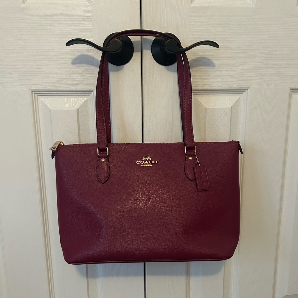 NWT Coach Women's Gallery Tote Bag - CV402